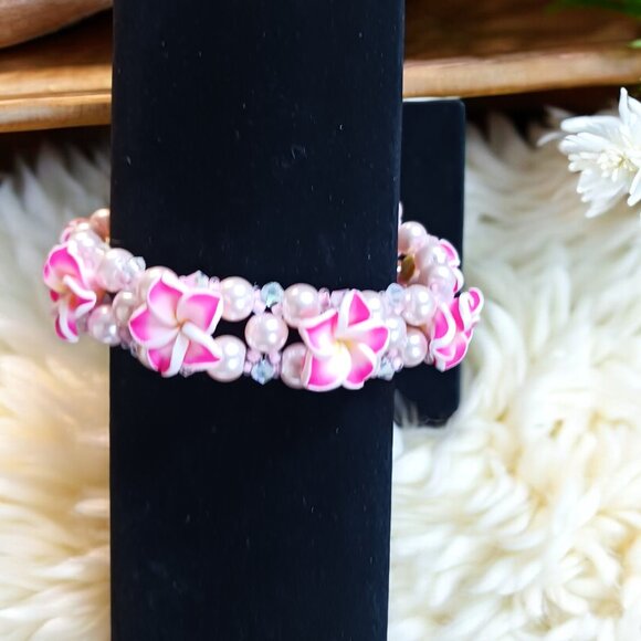 Hawaiian Tropical Plumeria Faux Glass Baby Pink Pearl Boho Beaded Bracelet - Picture 2 of 6